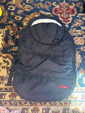 Skip Hop Black Infant Footmuff with Sherpa Lining